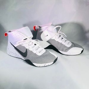 Nike Air Zoom Strong 2 Womens Athletic Shoes